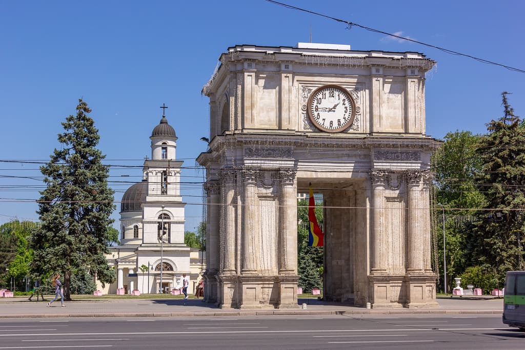 Triumphal Arch & Cathedral